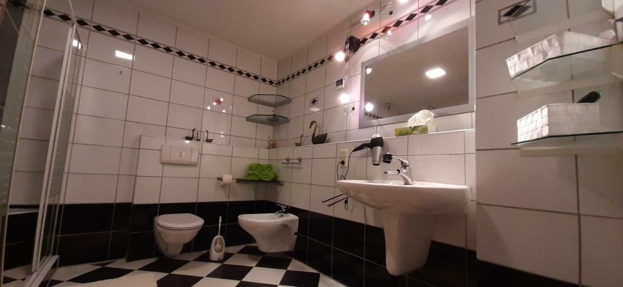Mauritzburg Apartment Krefeld Bagian luar foto